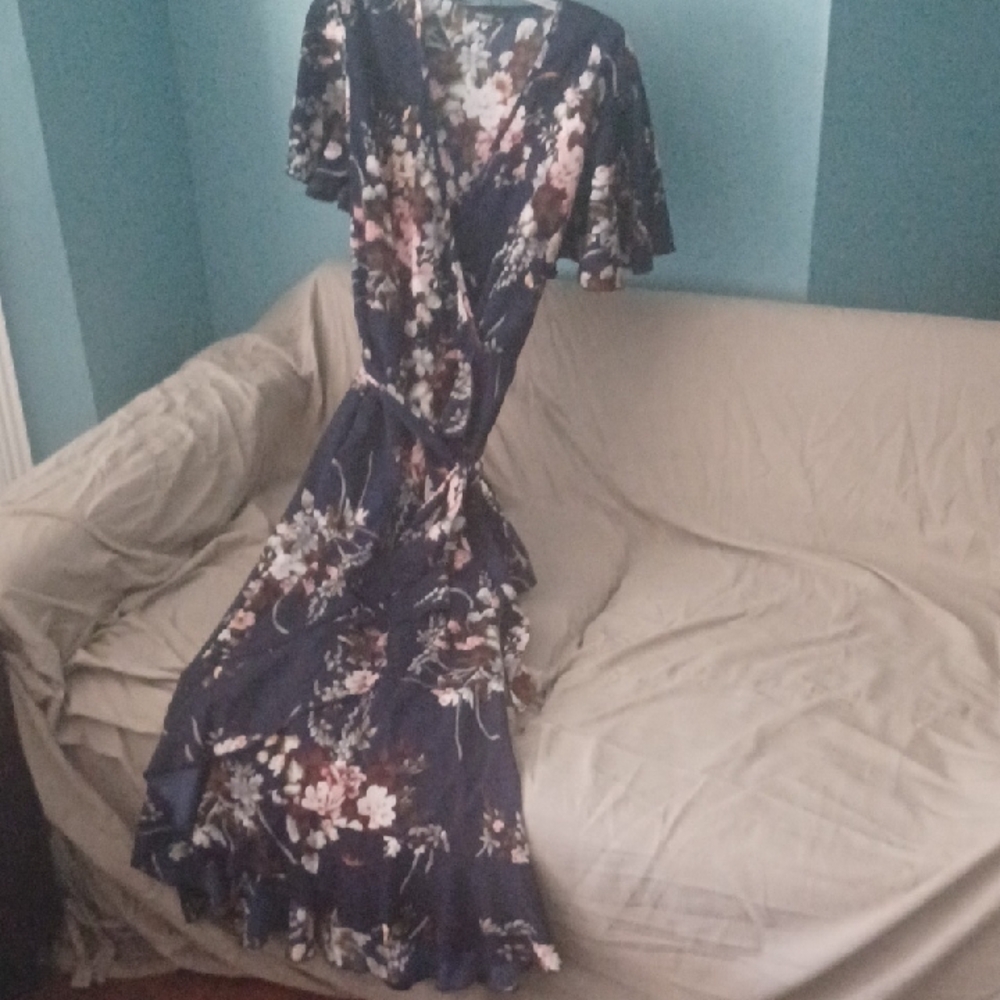 Elegant Floral Maxi Dress with Ruffle Sleeves